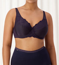 Load image into Gallery viewer, Triumph Embroidered Minimiser Underwire Bra - 2 bra pack
