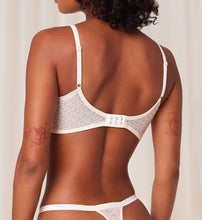 Load image into Gallery viewer, Triumph Signature Sheer p ex 10215909