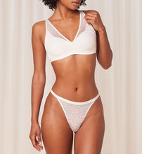 Load image into Gallery viewer, Triumph Signature Sheer p ex 10215909
