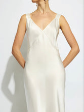Load image into Gallery viewer, GINIA 100% Silk Gown/Slip/Nightdress GBS405