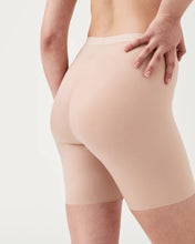 Load image into Gallery viewer, SPANXshape™ Invisible
Girlshort 10252R