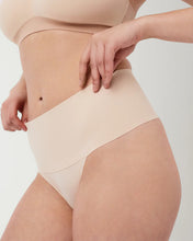 Load image into Gallery viewer, SPANXsupersmooth™ Undie-tectable®
Thong G-string with tummy control