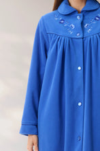 Load image into Gallery viewer, Givoni button robe 5GB74