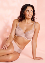 Load image into Gallery viewer, WACOAL Cateline underwire bra WE601655