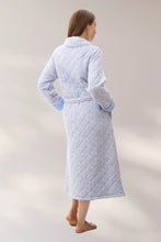 Load image into Gallery viewer, Givoni quilted button Robe 5qp31