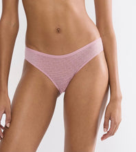 Load image into Gallery viewer, 10222554 Triumph Signature Sheer tai