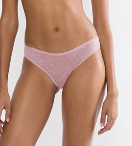 10222554 Triumph Signature Sheer tai