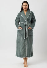 Load image into Gallery viewer, Yuu Dressing Gown/Robe with Satin Trim in different colours Y806
