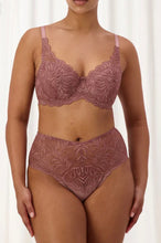 Load image into Gallery viewer, Triumph Essential lace balconette padded WHP bra 10213478