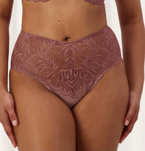Load image into Gallery viewer, Triumph Essential Lace Maxi 10213479