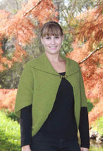 Load image into Gallery viewer, Lothlorian merino/possum short cape